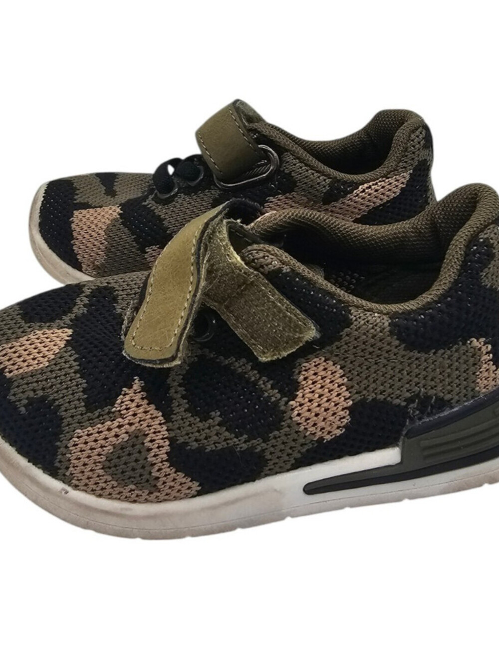 Oomphies Boys Toddler Sz 6 Wynn shoes in a camo pattern